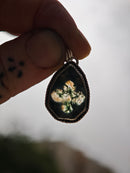[Réservé] Forest Witch - Pendentif en agate mousse facettée et argent, fenêtre gothique au dos