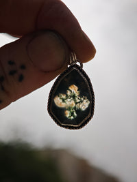 [Réservé] Forest Witch - Pendentif en agate mousse facettée et argent, fenêtre gothique au dos