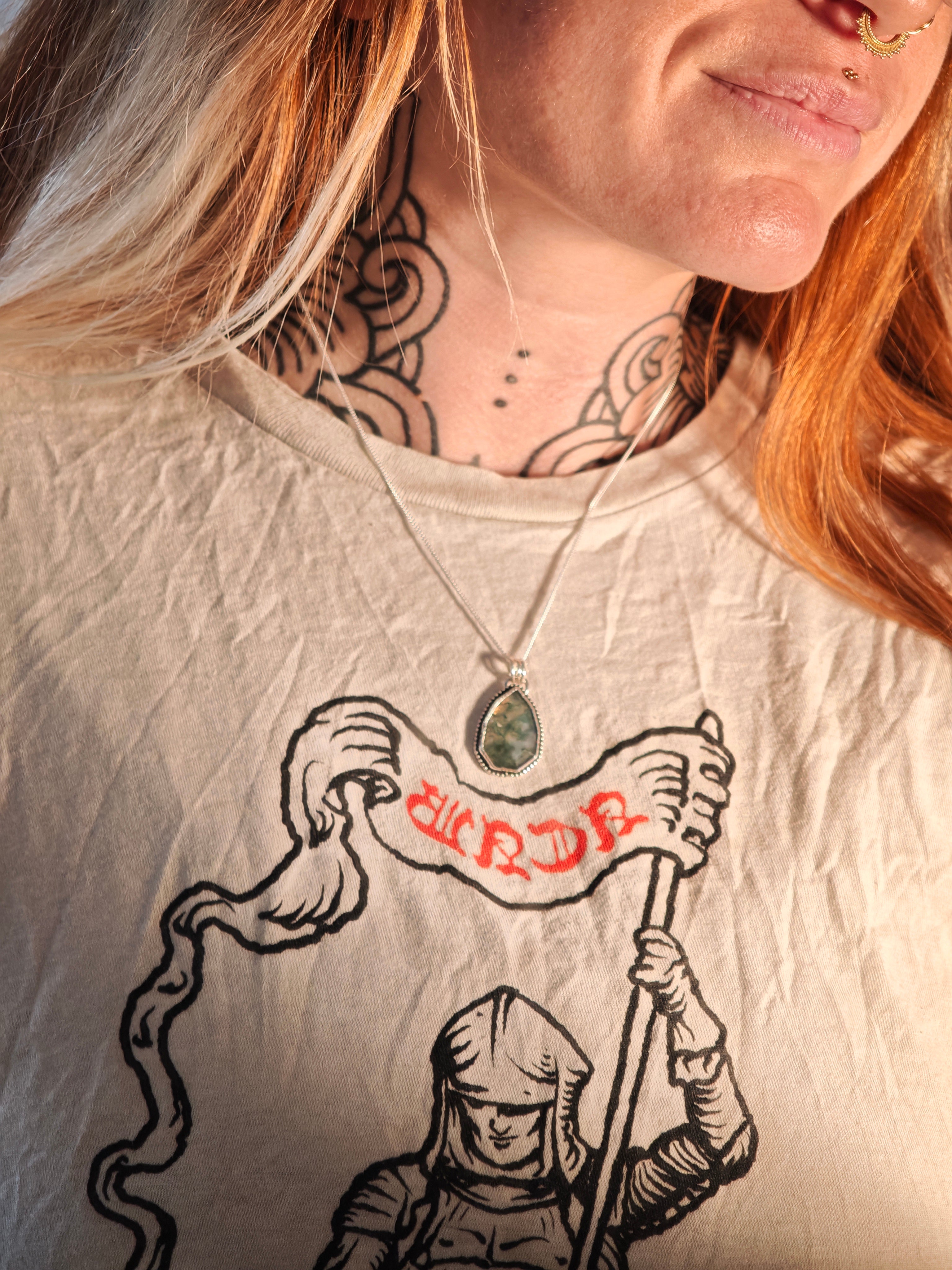 [Réservé] Forest Witch - Pendentif en agate mousse facettée et argent, fenêtre gothique au dos