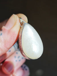 [Réservé] Aphrodite - Pendentif en pierre de lune blanche véritable et argent, rose au dos