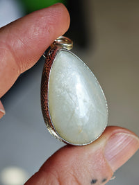 [Réservé] Aphrodite - Pendentif en pierre de lune blanche véritable et argent, rose au dos