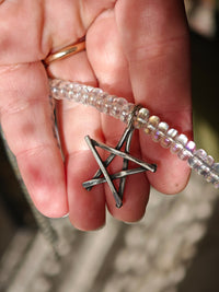 [Réservé] Le Pacte - Ras-de-cou en perles de quartz aura et argent, pentagramme forgé