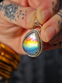 [Réservé] Rainbow Witch - Pendentif en labradorite arc-en-ciel et argent, pentagramme