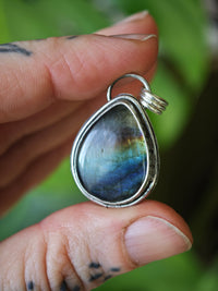 [Réservé] Rainbow Witch - Pendentif en labradorite arc-en-ciel et argent, pentagramme