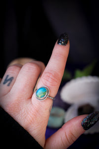 Les Atlantes - Bague en opale du Pérou à inclusions de chrysocolle, argent