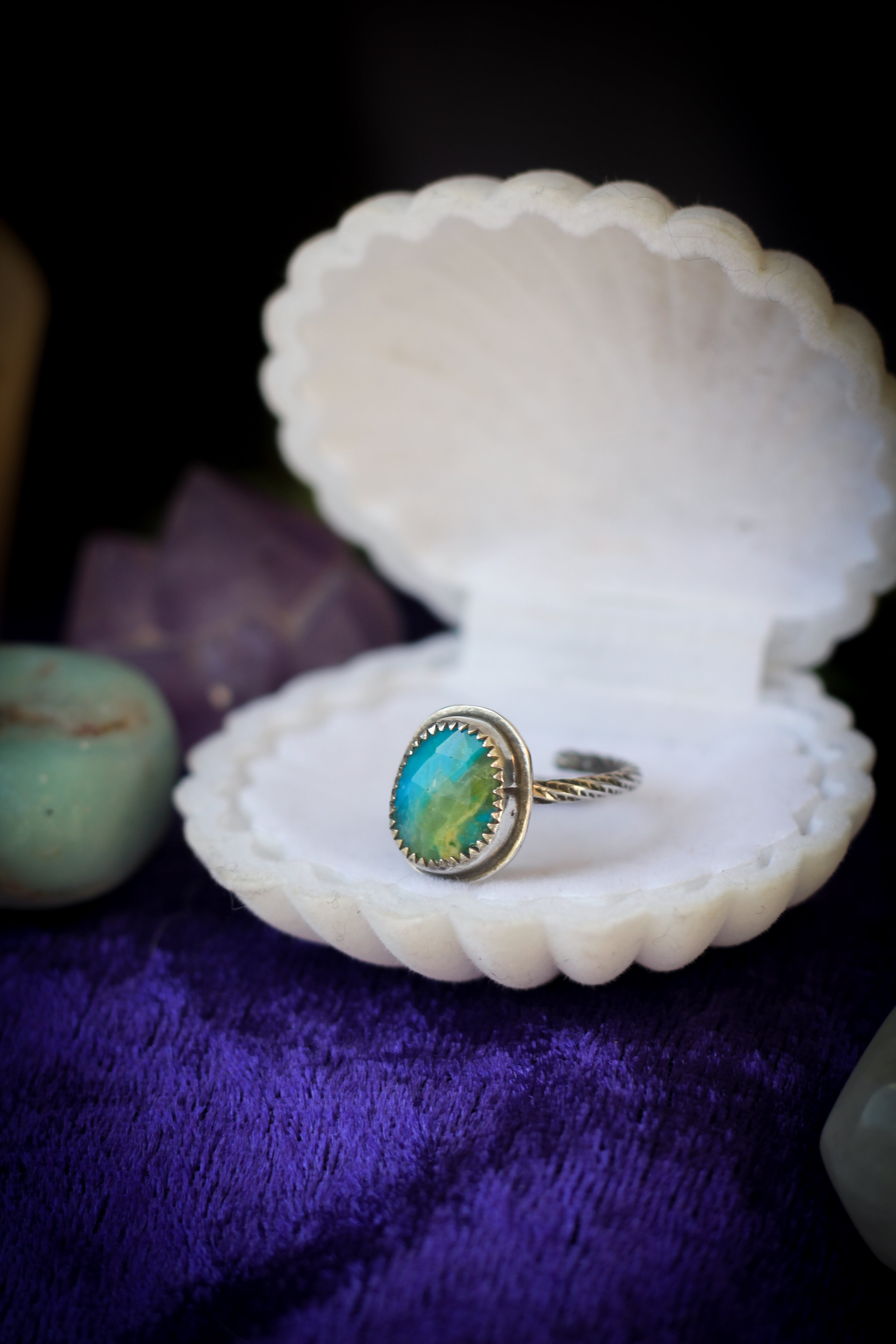 Les Atlantes - Bague en opale du Pérou à inclusions de chrysocolle, argent