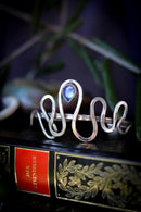 Le Jörmungand - Bracciale a polsino in lapislazzuli, cristallo sfaccettato e argento, serpente forgiato