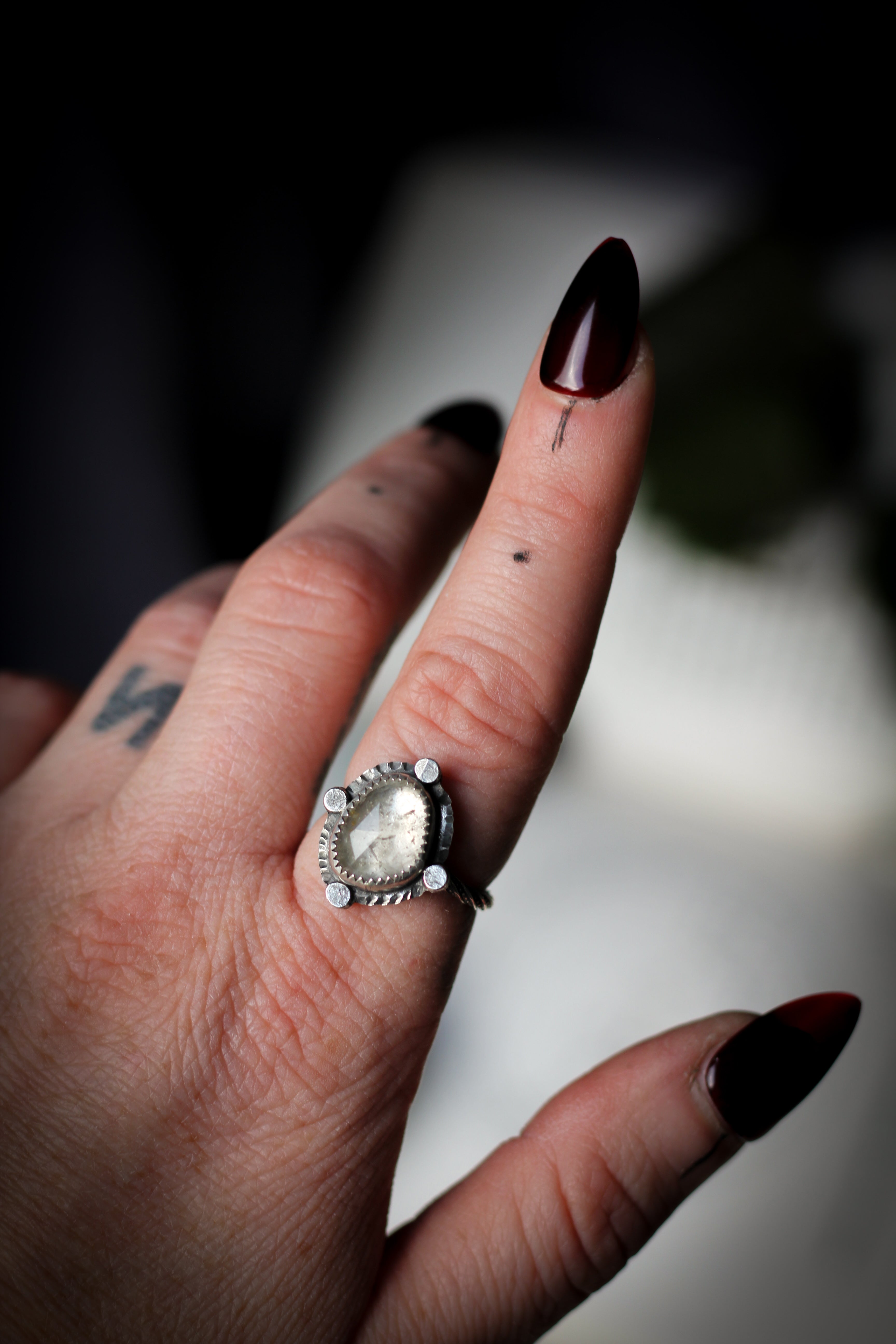 Occulta Gemma - Anello Herkimer sfaccettato con diamanti e argento