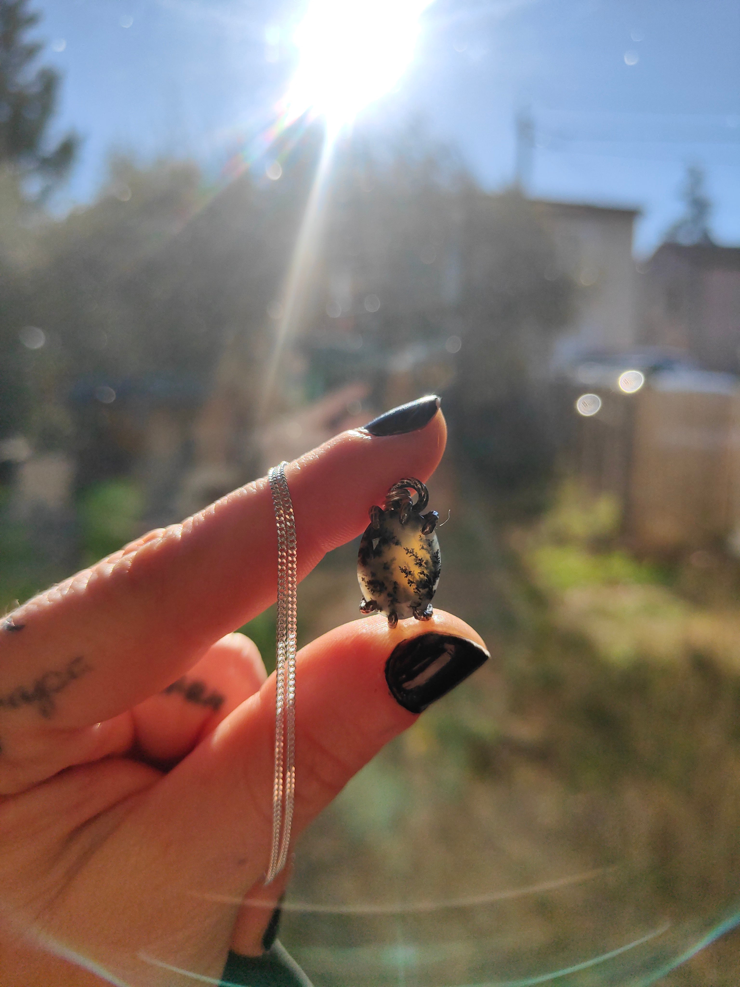 [Réservé] Le Talisman de Yule - Collier en agate dendritique (merlinite) facettée et argent