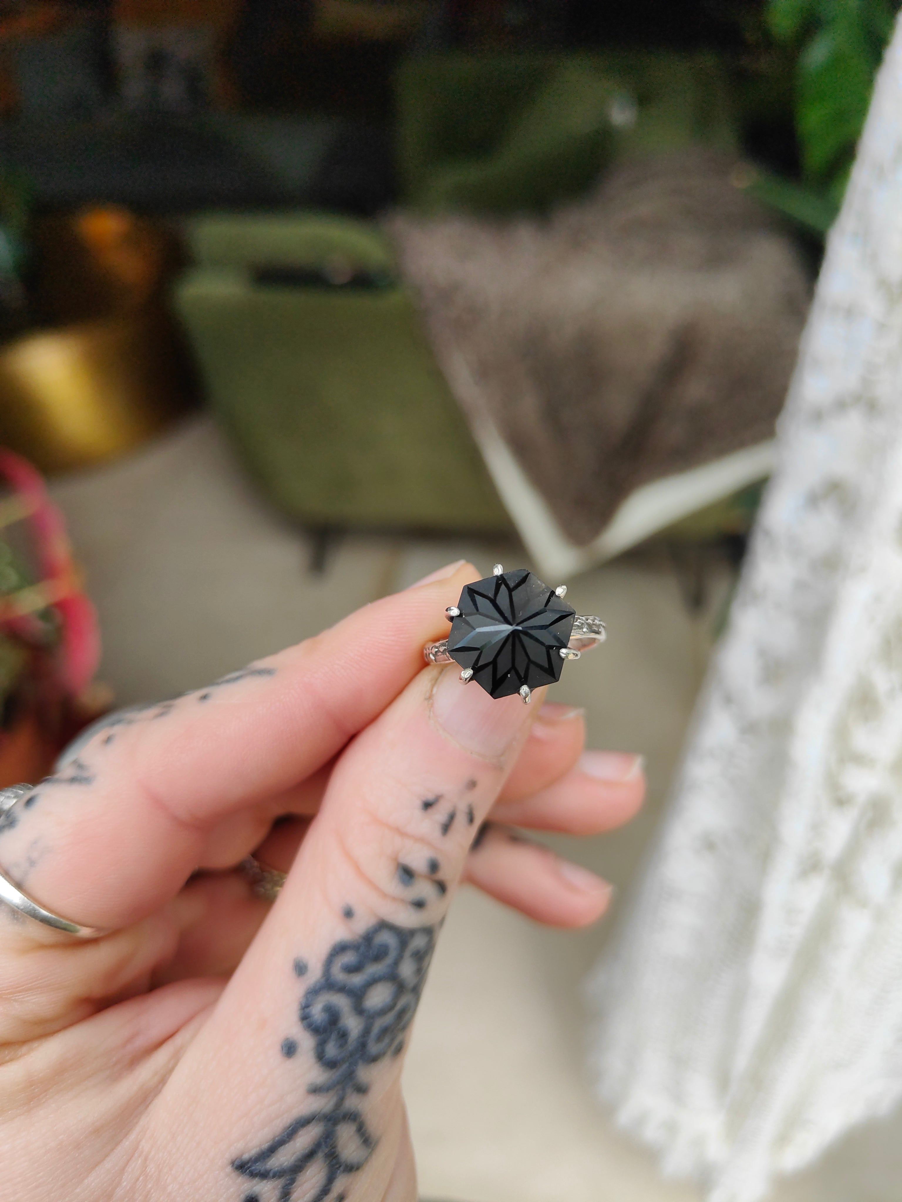 [Réservé] Sacré Geometria - Bague en spinelle noir facetté et argent