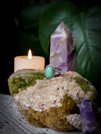 Ostara - Bague en chrysoprase gravée et argent