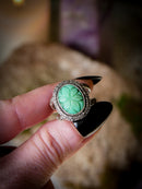 Ostara - Bague en chrysoprase gravée et argent