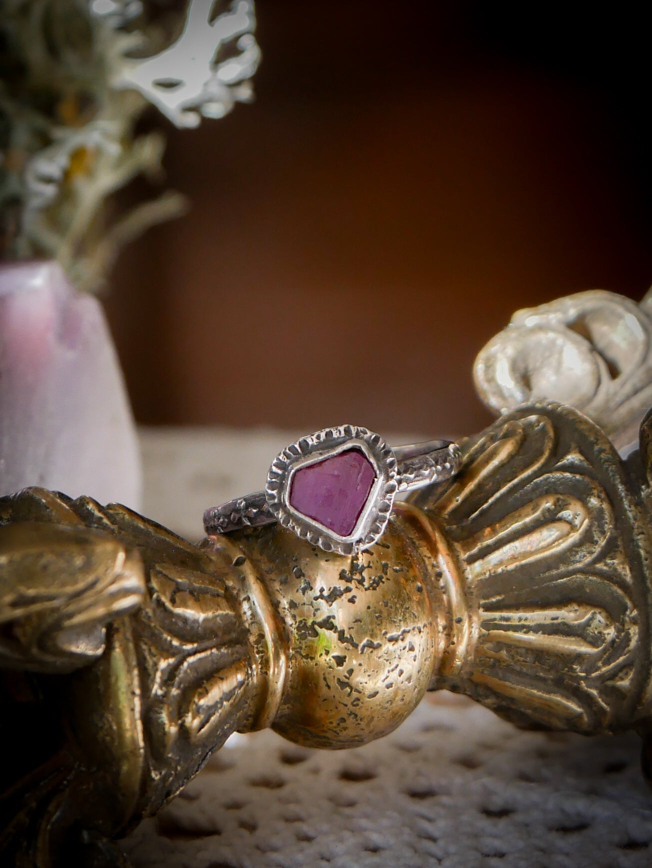 Mysticum Gemma - Anello in rubino grezzo e argento