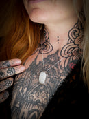 Triple Lune - Collier en pierre de lune arc-en-ciel (péristérite) et argent, triple lune au dos