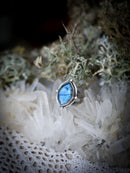 La Relique de la Pythie - Bague en labradorite bleue facettée et argent