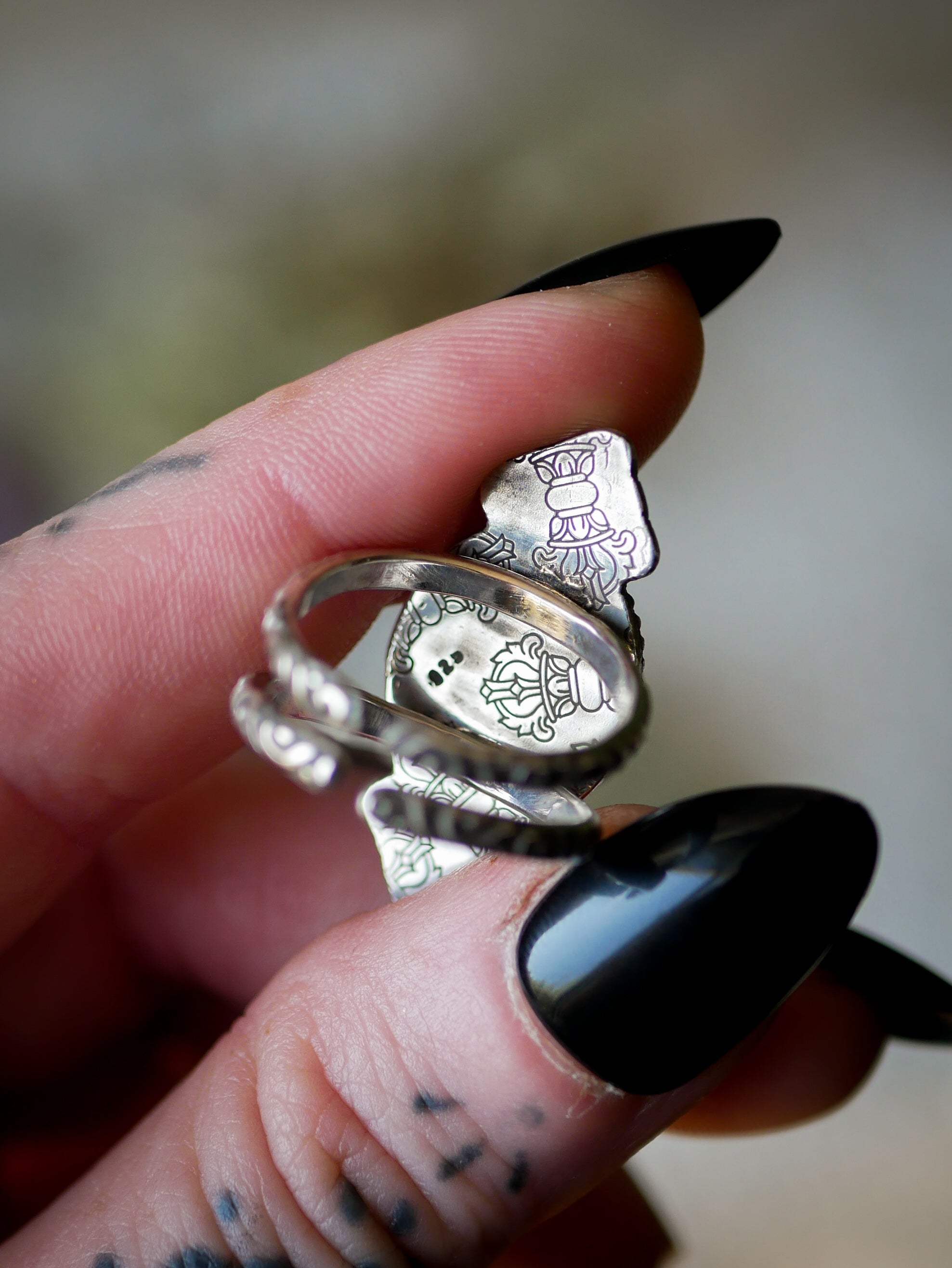 Dorje - Bague en labradorite bleue / violette et argent