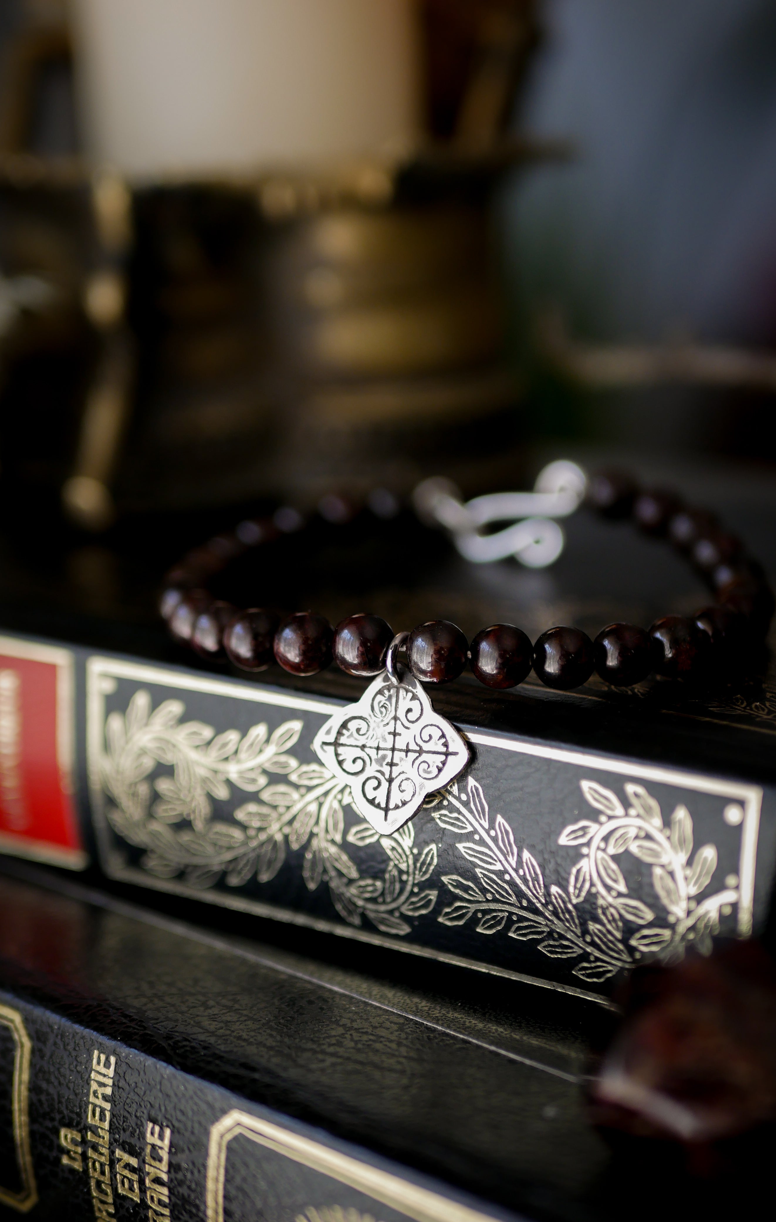 Gothic Witch - Bracelet en perles de grenat et argent