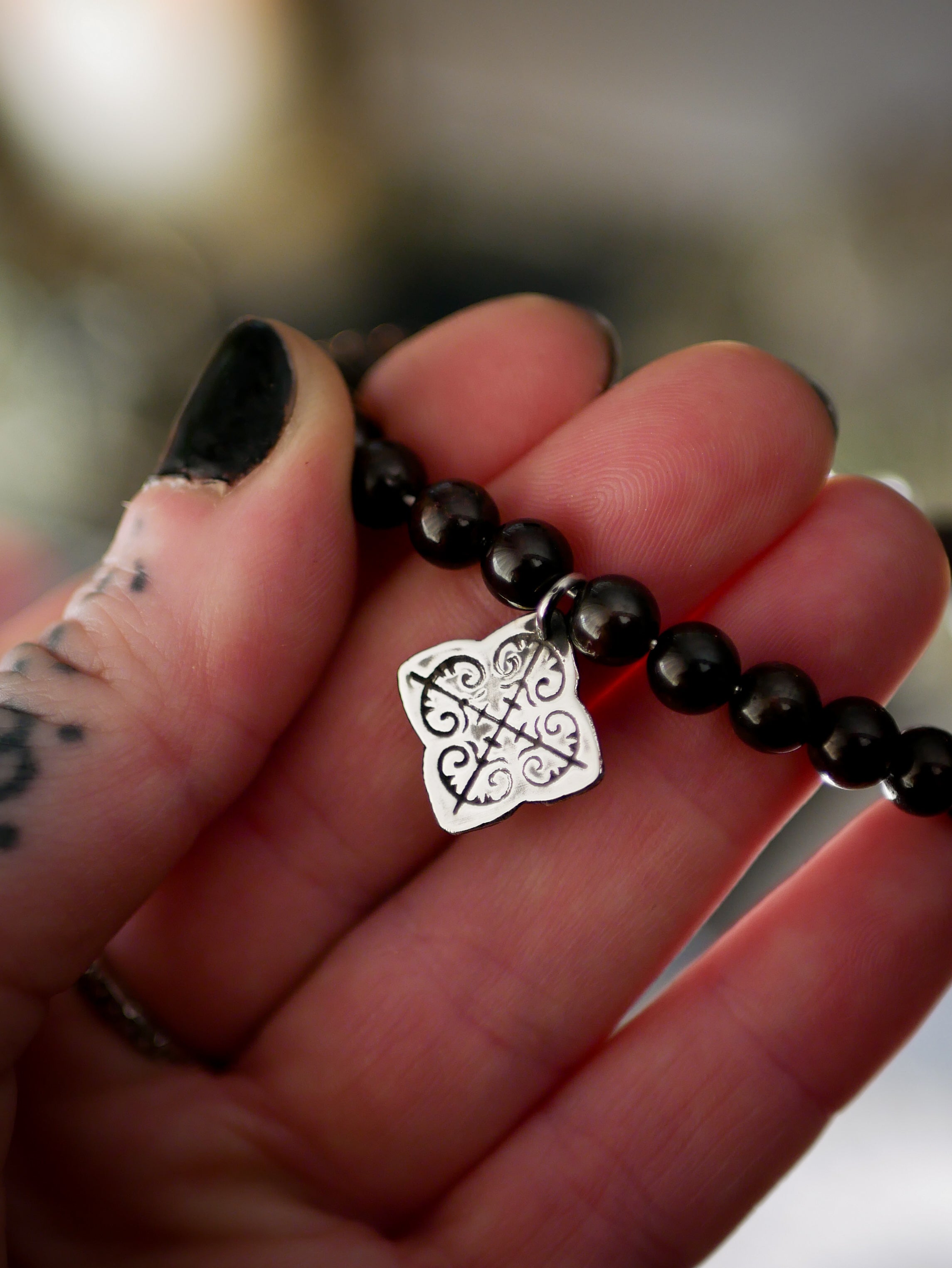 Gothic Witch - Bracelet en perles de grenat et argent