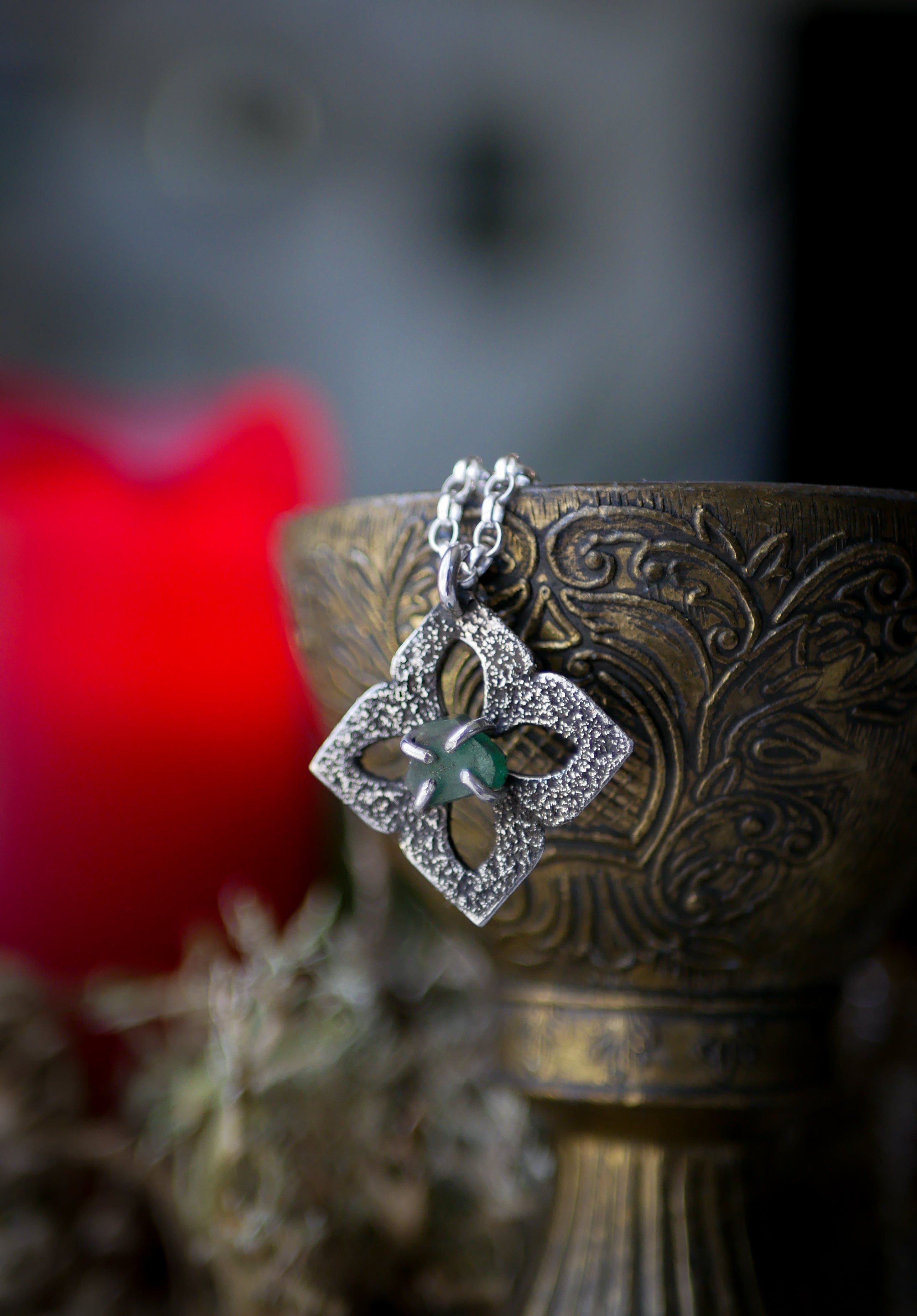 Gothic Witch - Collier vitrail gothique en émeraude et argent