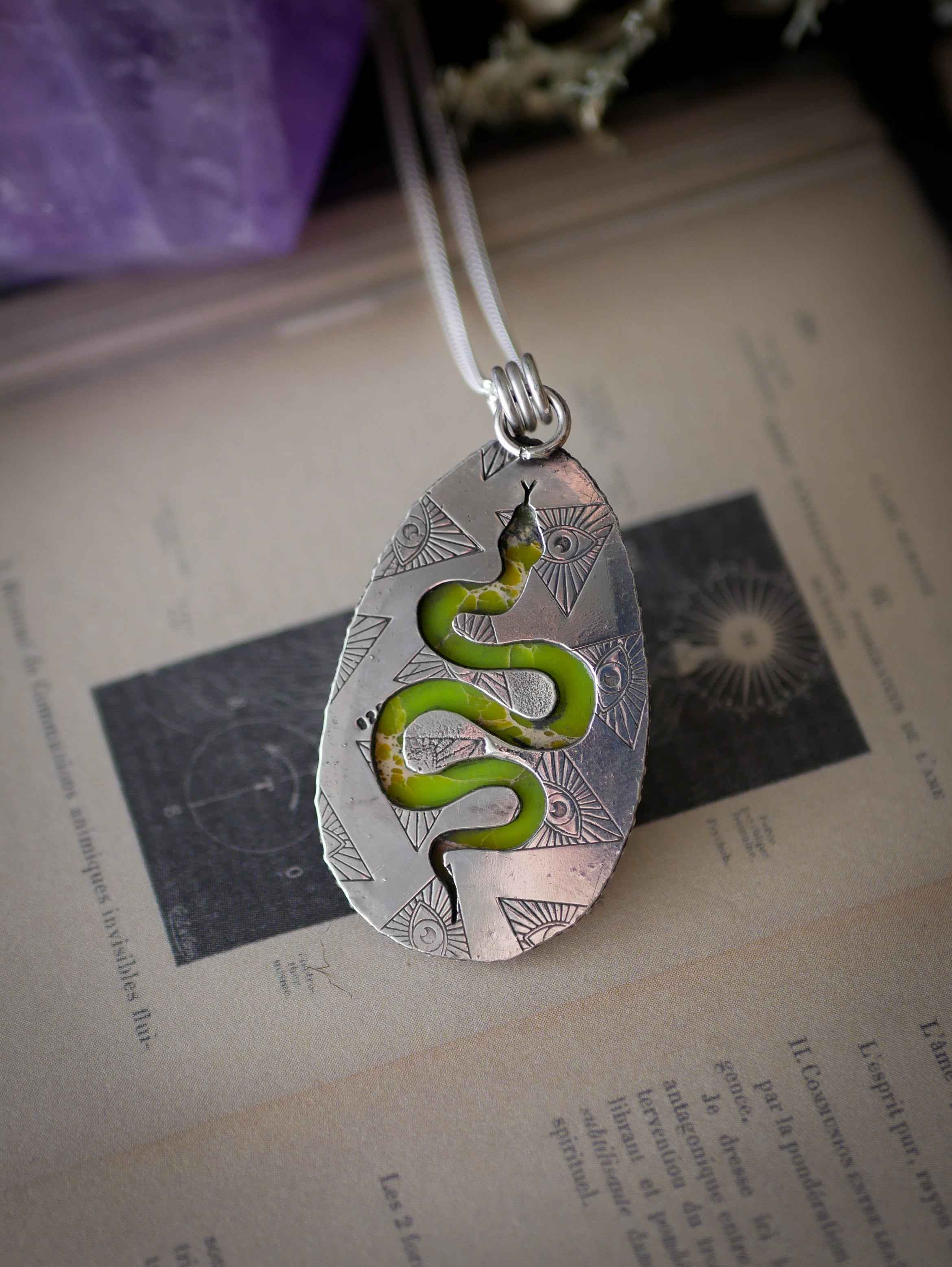 Apophis - Collier en gaspéite et argent, serpent au dos