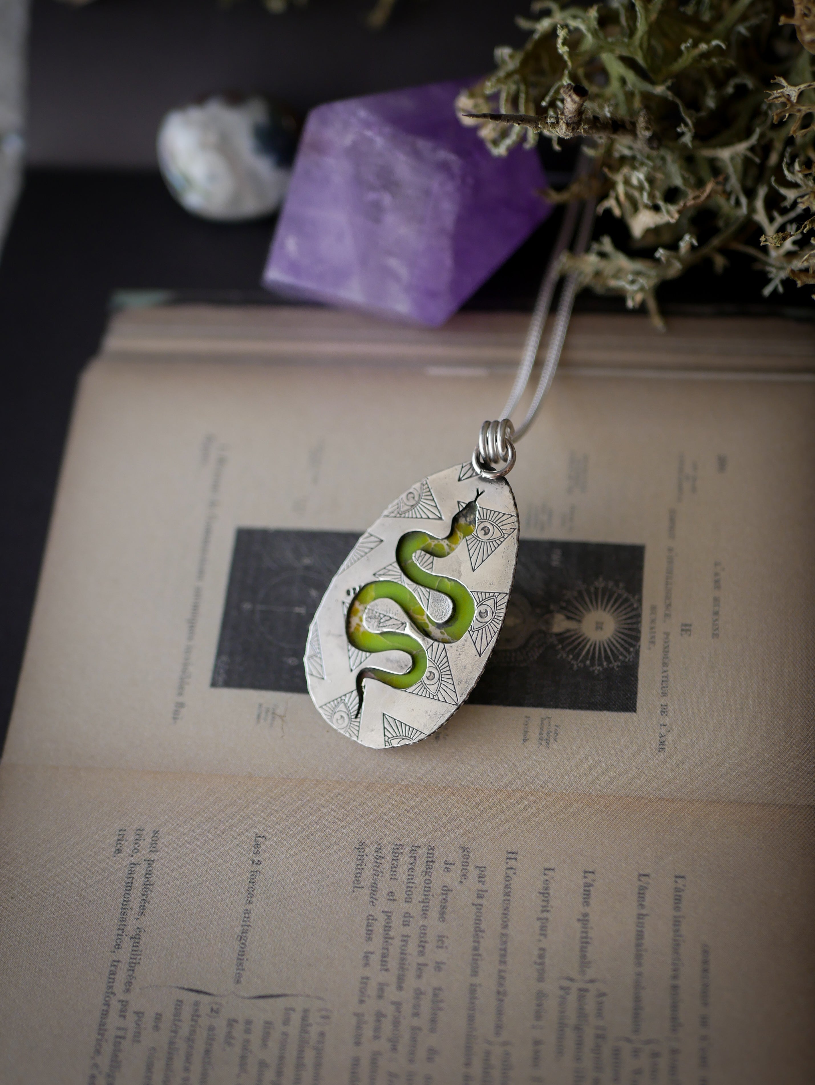 Apophis - Collier en gaspéite et argent, serpent au dos