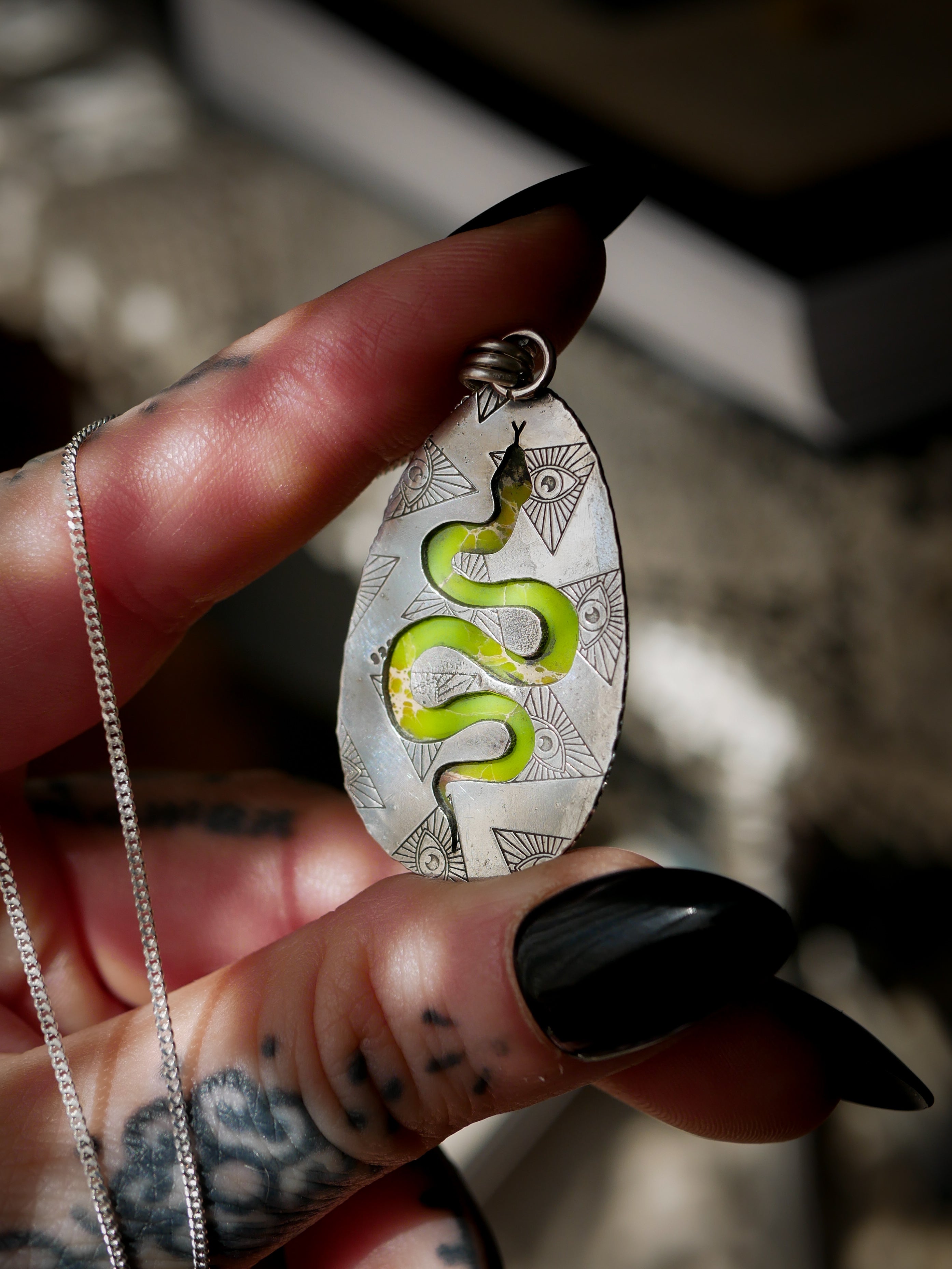 Apophis - Collier en gaspéite et argent, serpent au dos