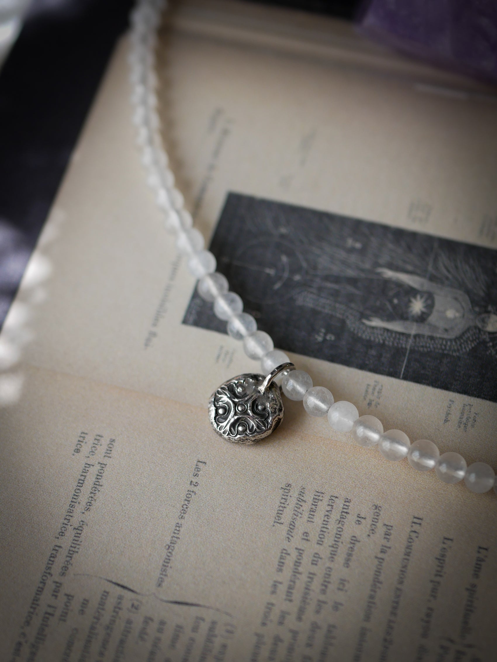 La Voisin - Collier en perles de jade blanc et argent