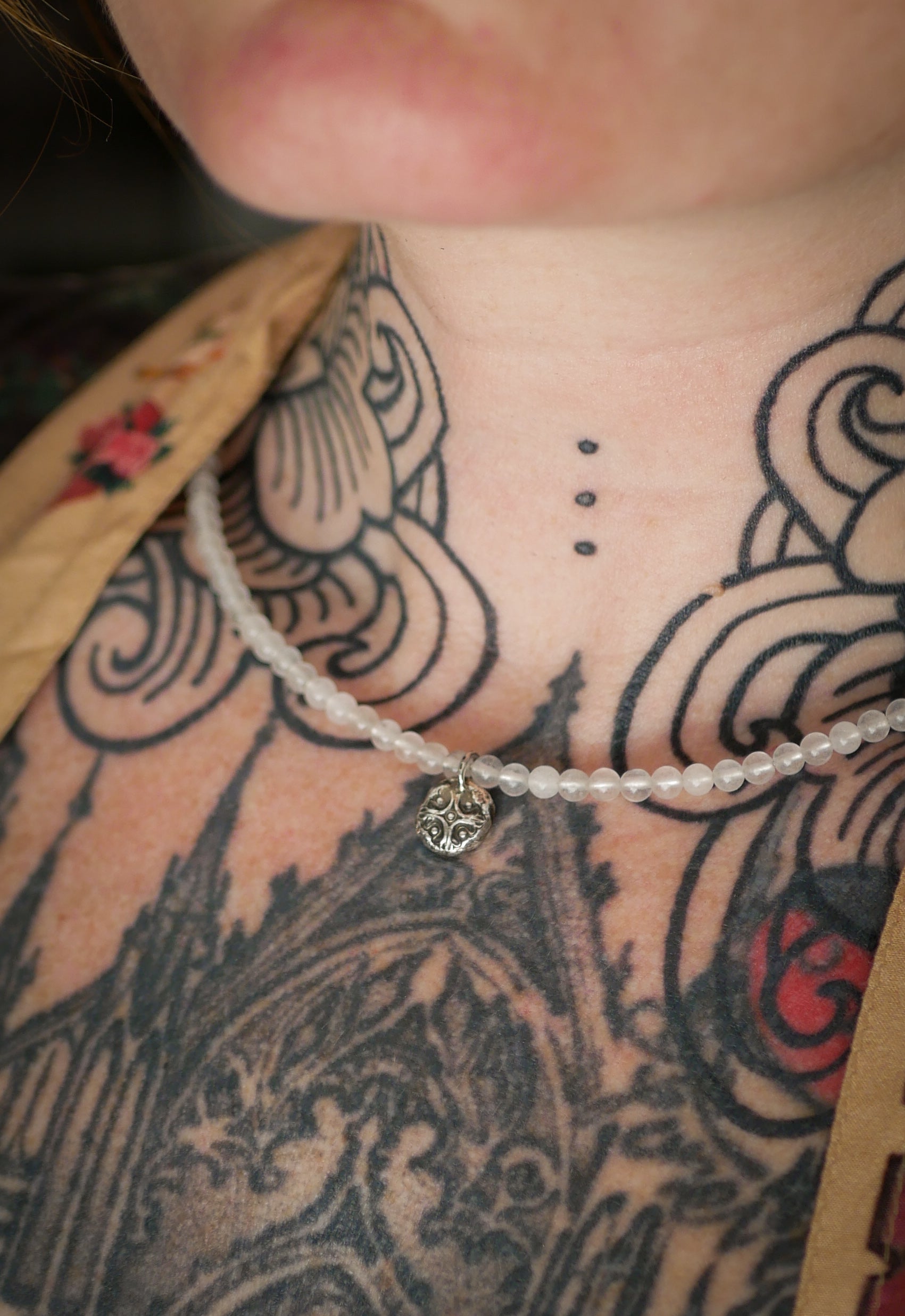 La Voisin - Collier en perles de jade blanc et argent