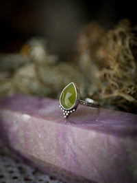 Sorcière des Forêts - Bague en vésuvianite facettée et argent