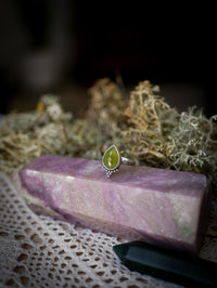 Sorcière des Forêts - Bague en vésuvianite facettée et argent