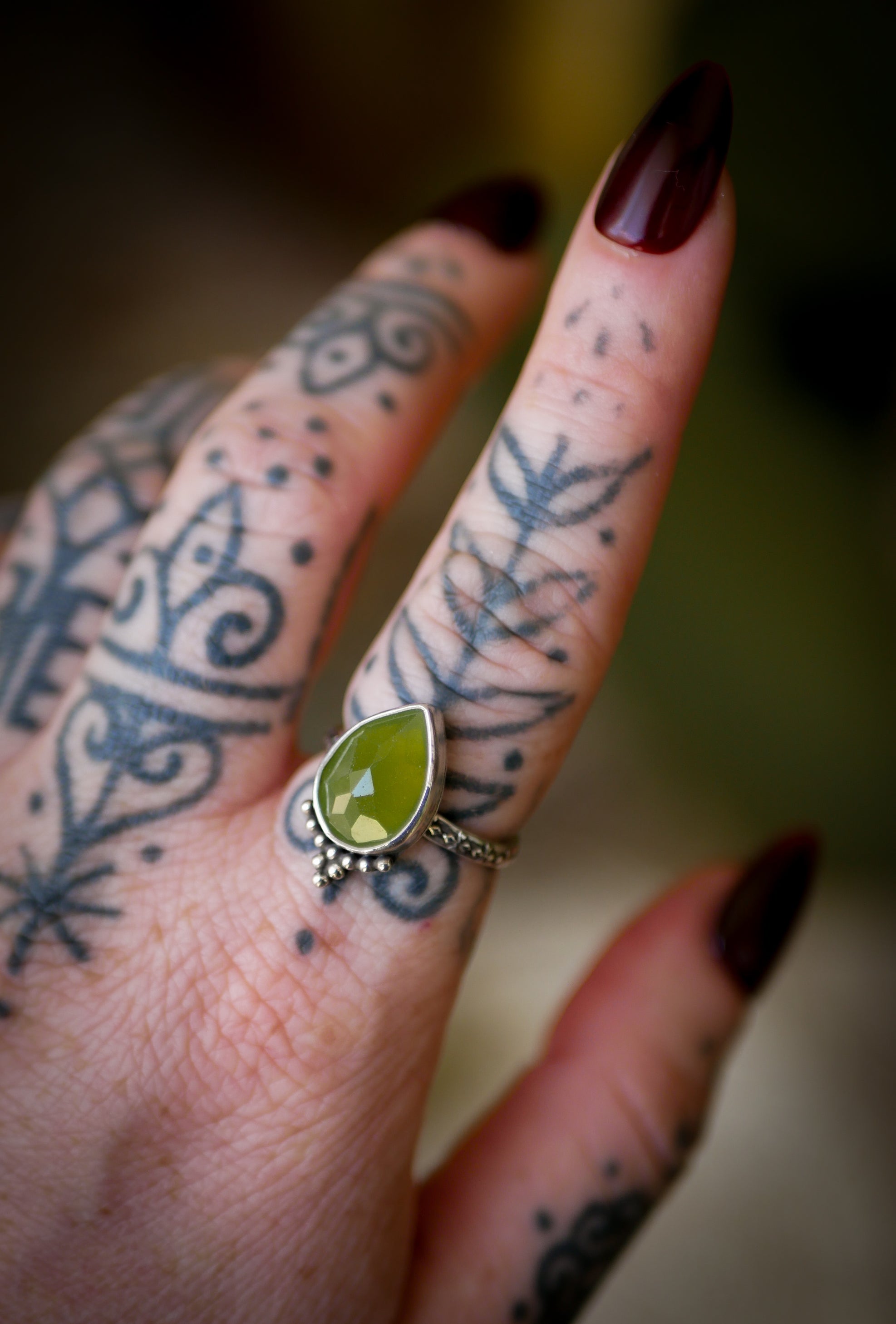 Sorcière des Forêts - Bague en vésuvianite facettée et argent
