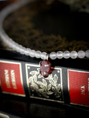 Baldr - Collier ras-de-cou en grenat, perles de jade blanc et argent