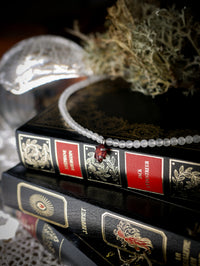 Baldr - Collier ras-de-cou en grenat, perles de jade blanc et argent