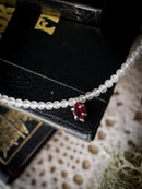 Baldr - Collier ras-de-cou en grenat, perles de jade blanc et argent
