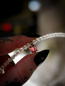 Baldr - Collier ras-de-cou en grenat, perles de jade blanc et argent