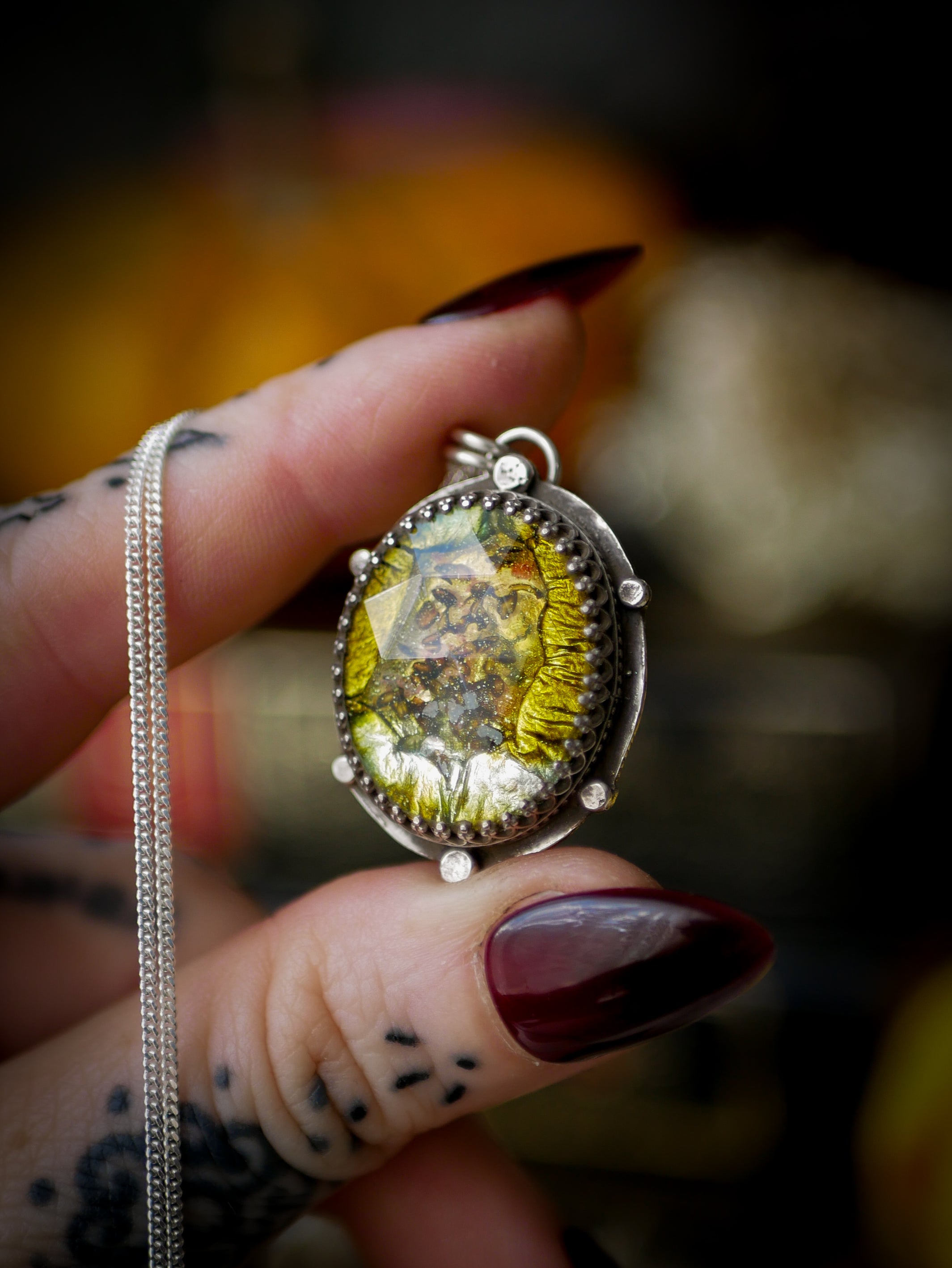 Le Feu Follet - Necklace in silver and faceted dichroic glass