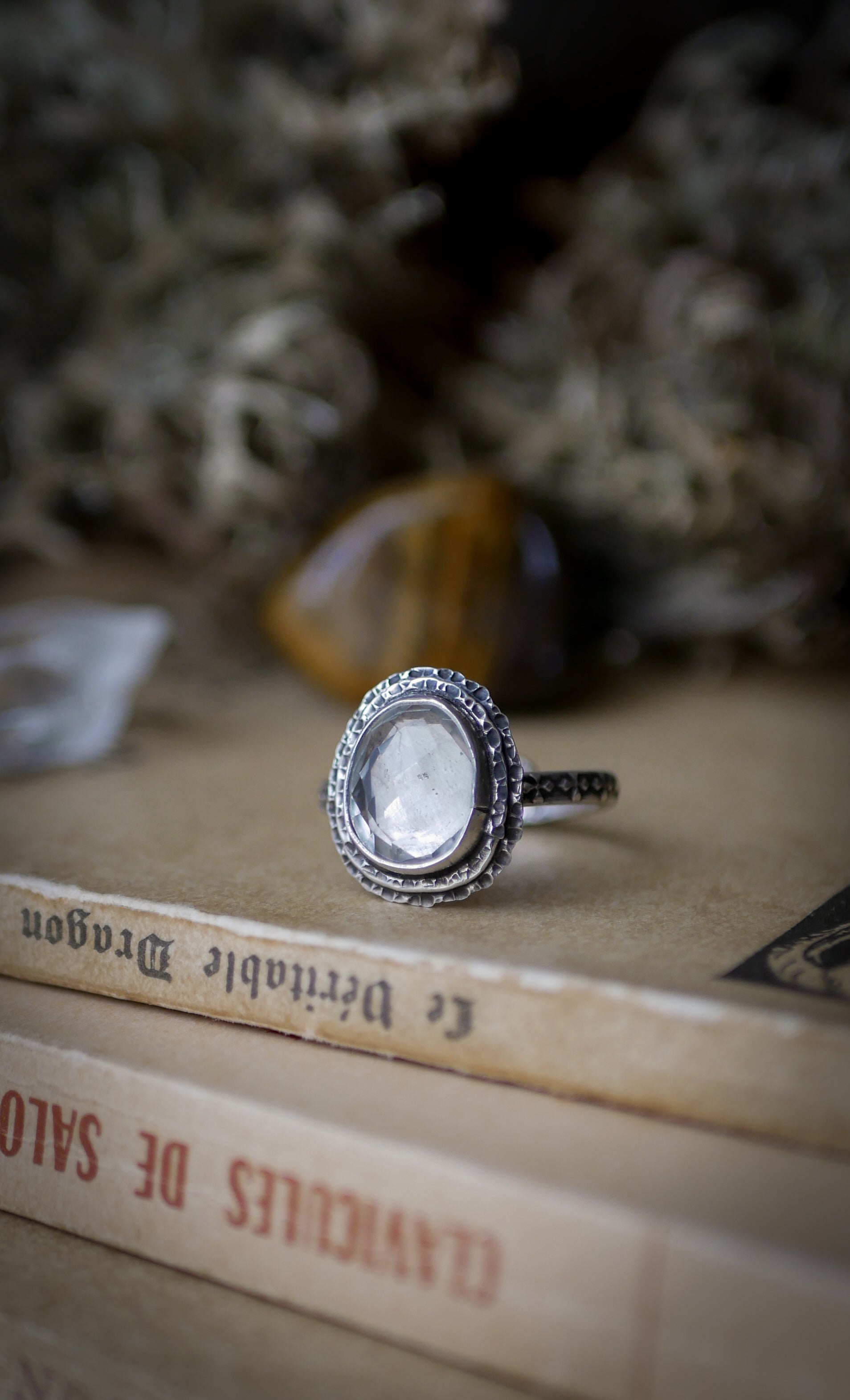 La Diseuse de Bonne Aventure - Bague en quartz clair et argent