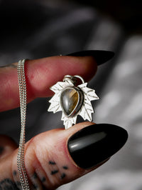 Le Faune - Collier feuille d'érable en argent et labradorite bleue