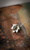 Le Faune - Collier feuille d'érable en argent et labradorite bleue