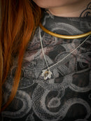 Le Faune - Collier feuille d'érable en argent et labradorite bleue