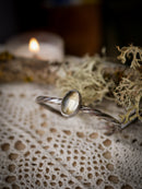 Huldufólk - Bracelet torque forgé en argent et améthyste verte (prasiolite)