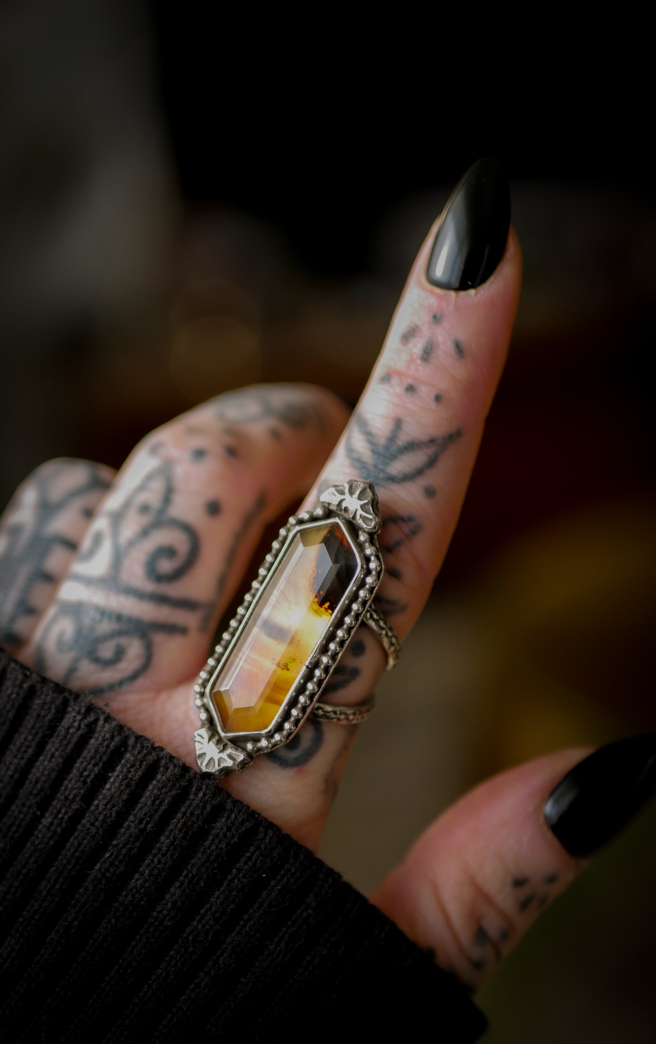 Sortilège de Nuit - Bague en agate du Montana et argent, chauves-souris forgées