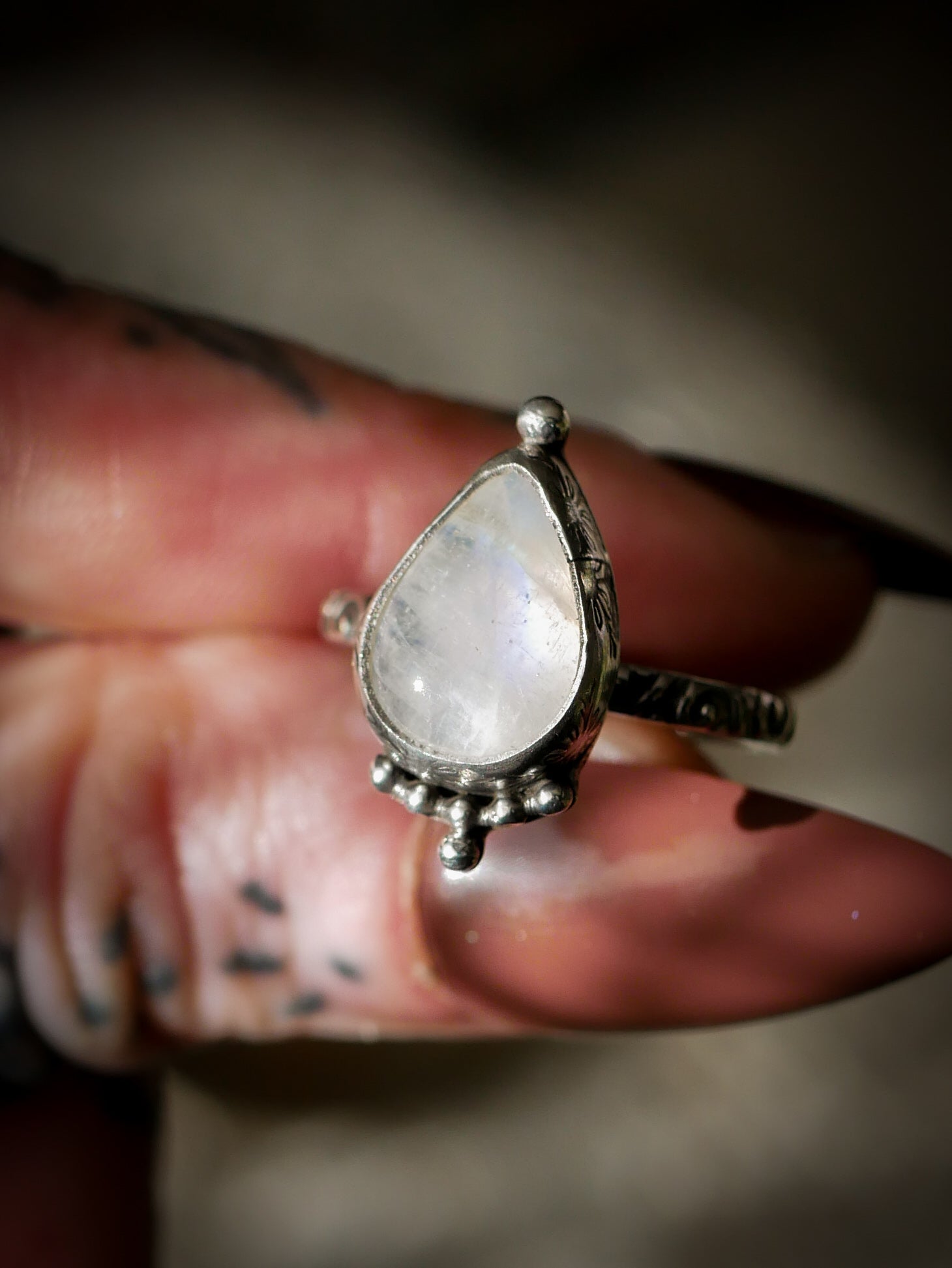 Déesse de Glace - Bague en pierre de lune arc-en-ciel (péristérite) et argent