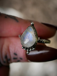 Déesse de Glace - Bague en pierre de lune arc-en-ciel (péristérite) et argent