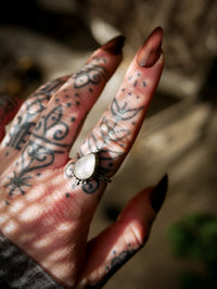 Déesse de Glace - Bague en pierre de lune arc-en-ciel (péristérite) et argent