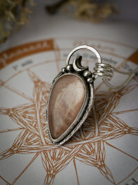 Moonchild - Collier en pierre de lune pêche véritable et argent, lune forgée