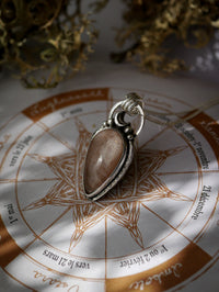 Moonchild - Collier en pierre de lune pêche véritable et argent, lune forgée