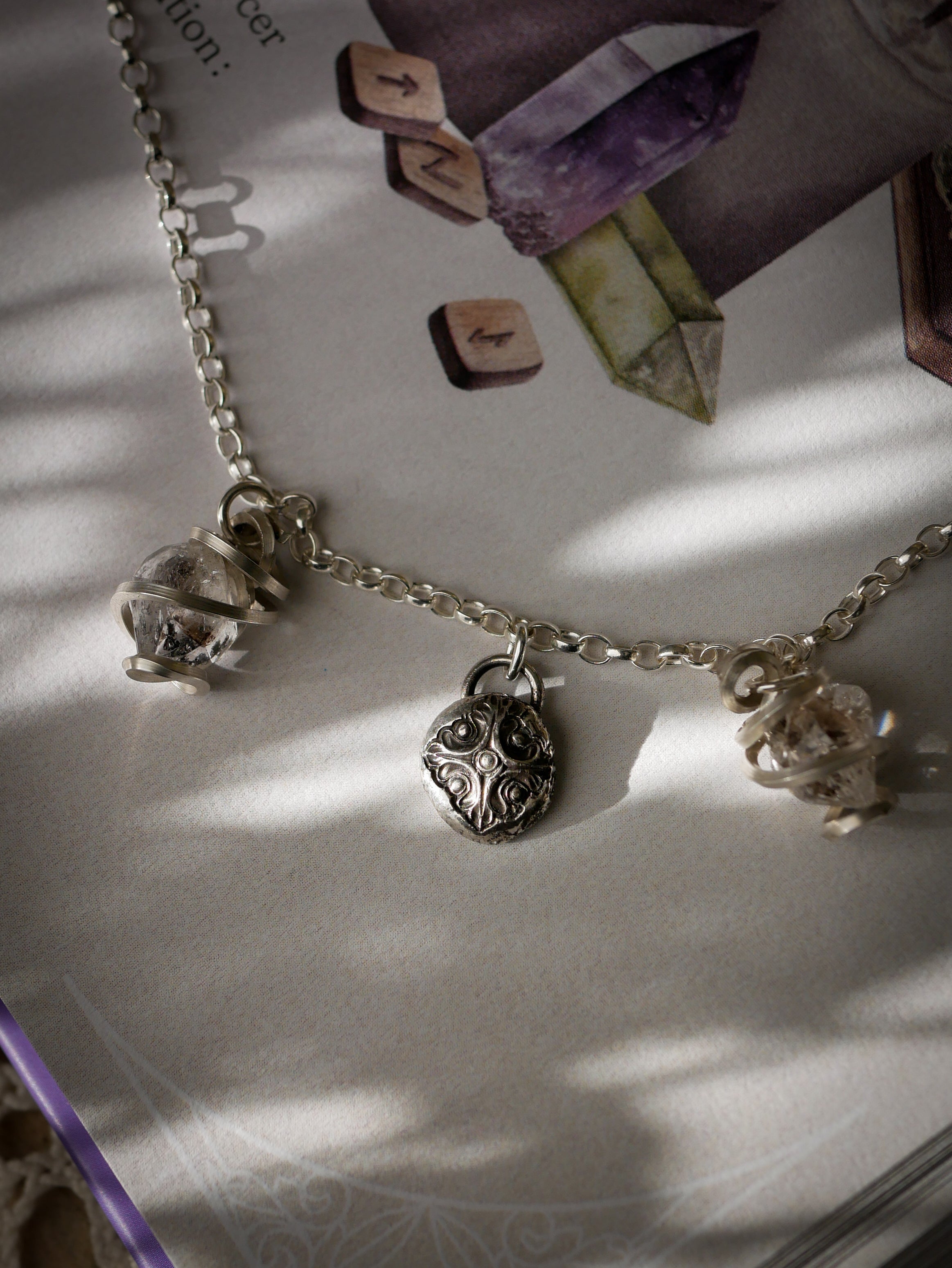 Alice Kyteler - Collier en diamant Herkimer et argent, pendentif gothique forgé