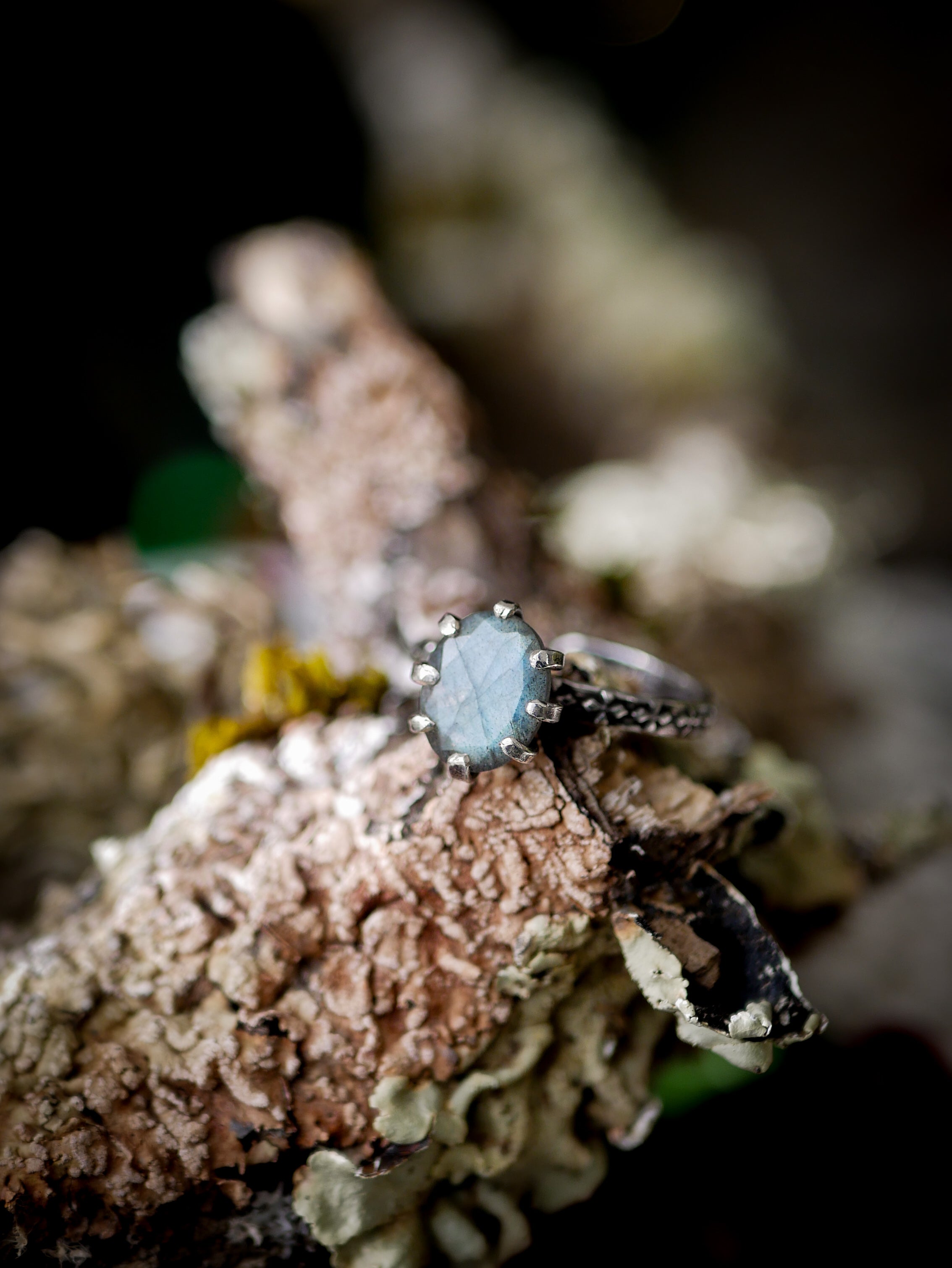 L'Occhio della Pizia - Anello in labradorite sfaccettata e argento