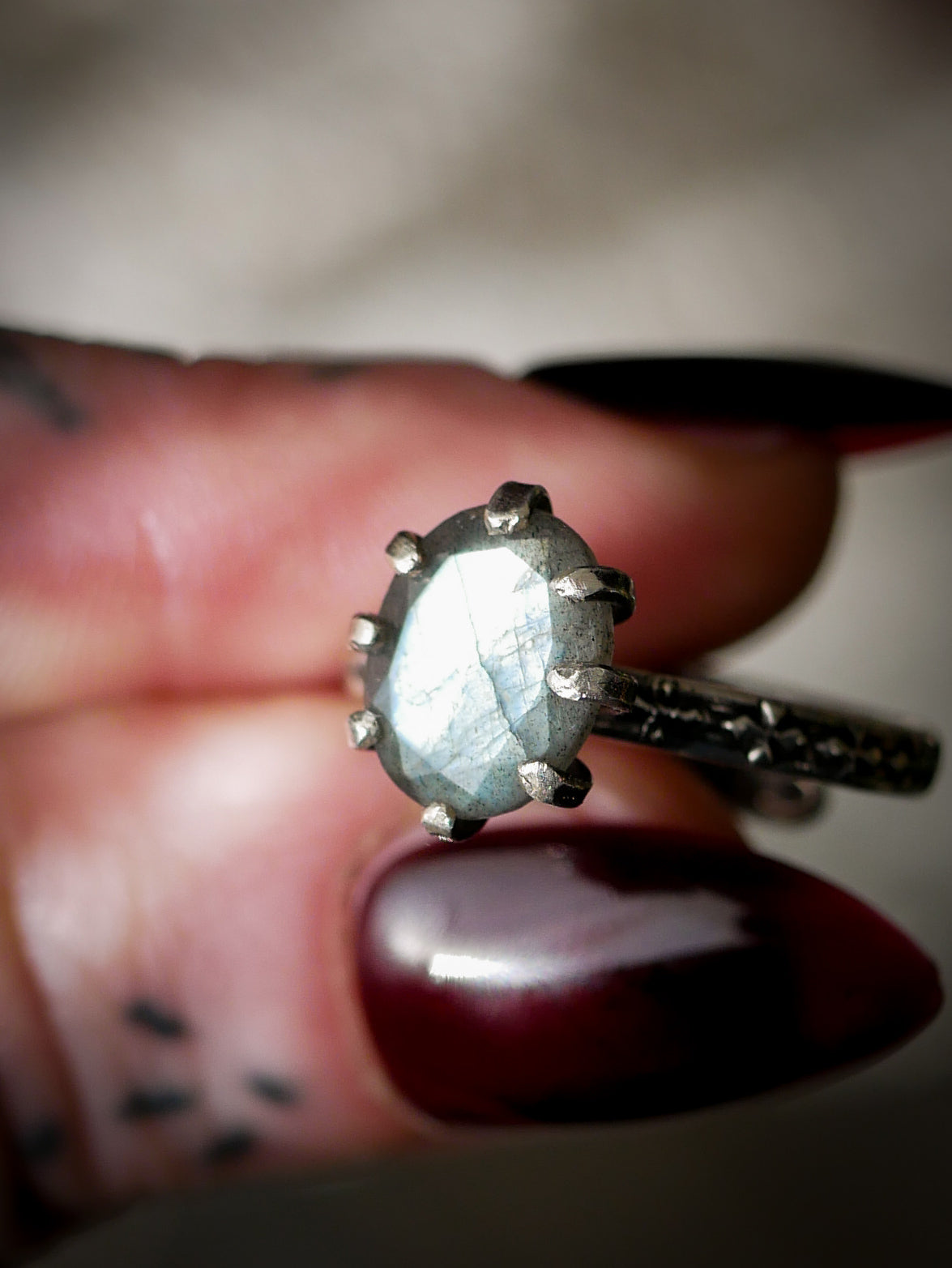 L'Occhio della Pizia - Anello in labradorite sfaccettata e argento